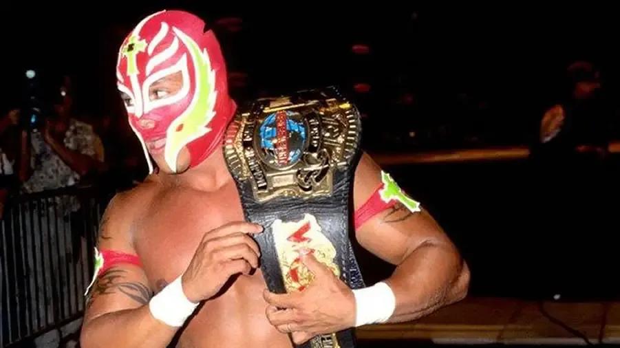 https://cultaholic.com/files/images/781d02afb8cbec3e849b3dc6ef6b699c2c03064a-REY-MYSTERIO-WCW-CRUISERWEIGHT-CHAMPION.jpg