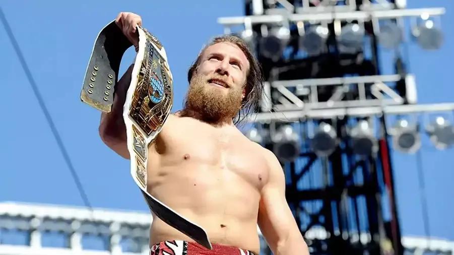 https://cultaholic.com/files/images/95608b67a6b568e5bf879fed469c952a34b03588-daniel-bryan-5.jpg