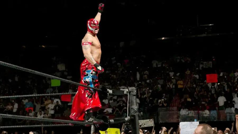 https://cultaholic.com/files/images/995bc14d41fd9b161121a0df3d8610fe6bf87de0-Rey-Mysterio.jpg