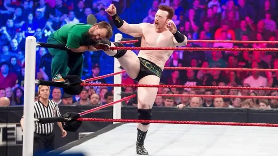 https://cultaholic.com/files/images/d45f1102b2edd8024780e6b7530305493e3638c3-sheamus-hornswoggle-royal-rumble-2011.jpg