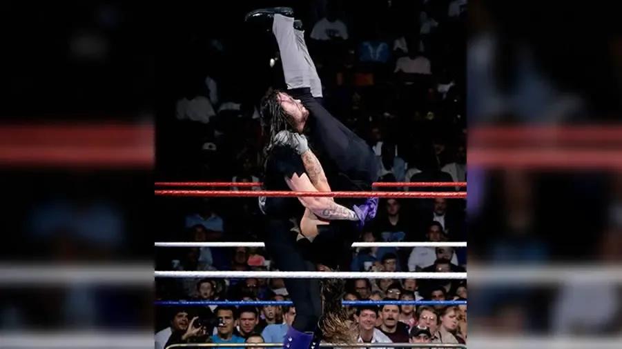 https://cultaholic.com/files/images/d9e7f4dde7afce379fbd5e5bdf341a6c1cd08782-summerslam-1994-undertaker-underfaker.jpg