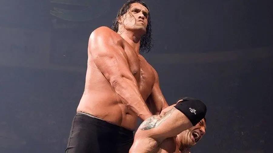 https://cultaholic.com/files/images/e4e32c8b7f4f306c8fb88d8823306e41810a29f0-batista-great-khali-summerslam-2007.jpg