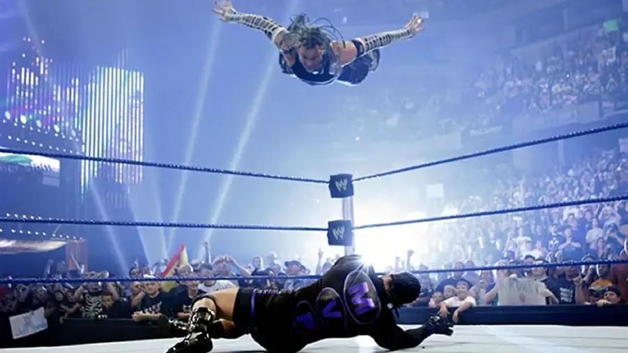 https://cultaholic.com/files/images/e9472194644408edd9307b7b36e6183183cda154-jeff-hardy-summerslam-2007-MVP.jpg