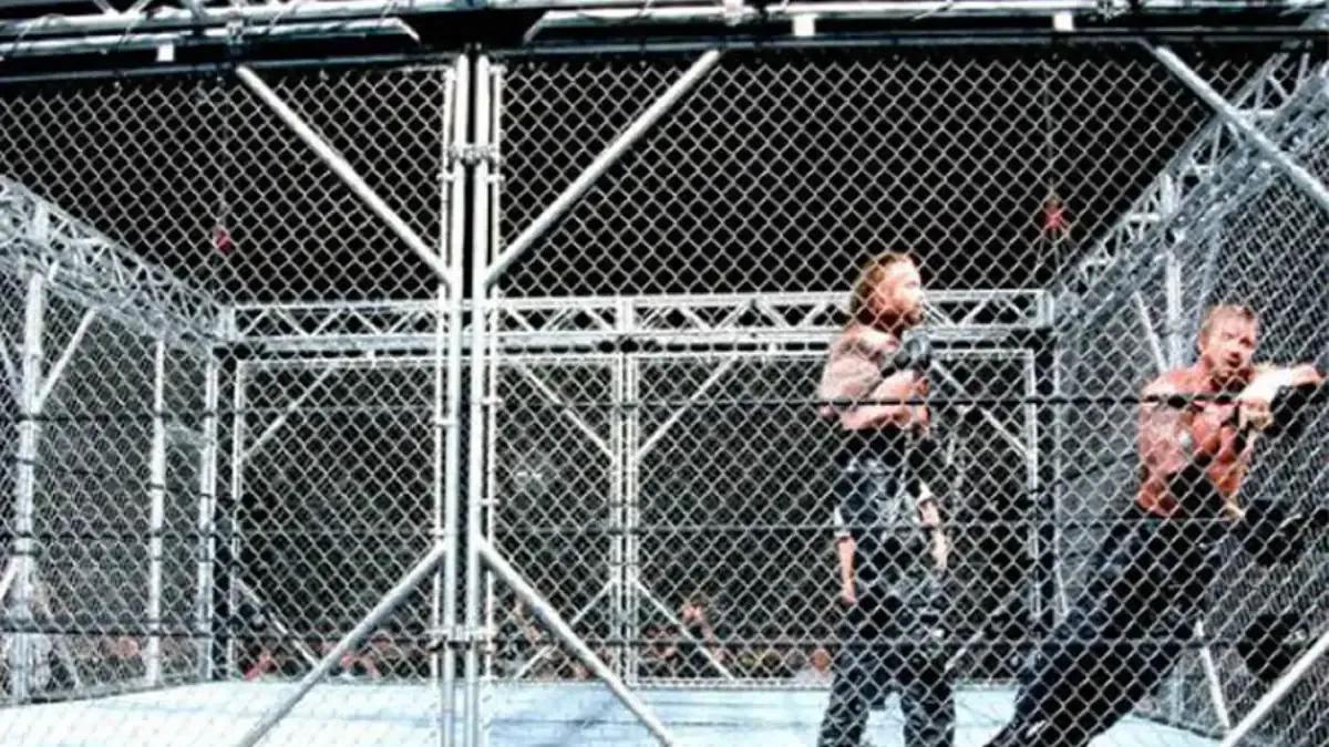 https://cultaholic.com/files/images/f243a30b3fa8dacf6d424affefdb22293ff4015c-DDP-THE-UNDERTAKER-SUMMERSLAM-2001.jpg