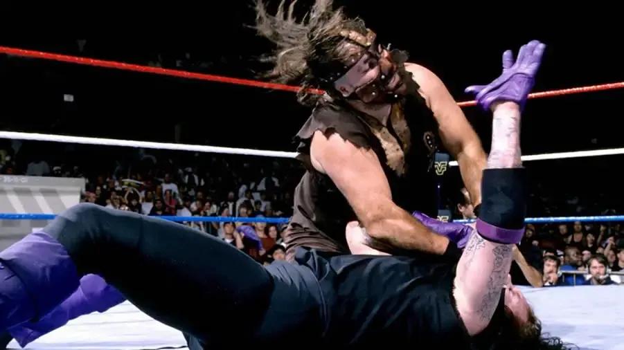 https://cultaholic.com/files/images/fe6afe11726223fe69564edf89d6352c2a9b151a-summerslam-1996-makind-the-undertaker.jpg