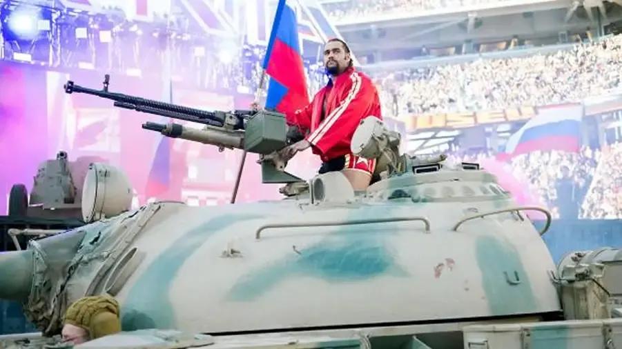 rusev tank wrestlemania 31.jpg