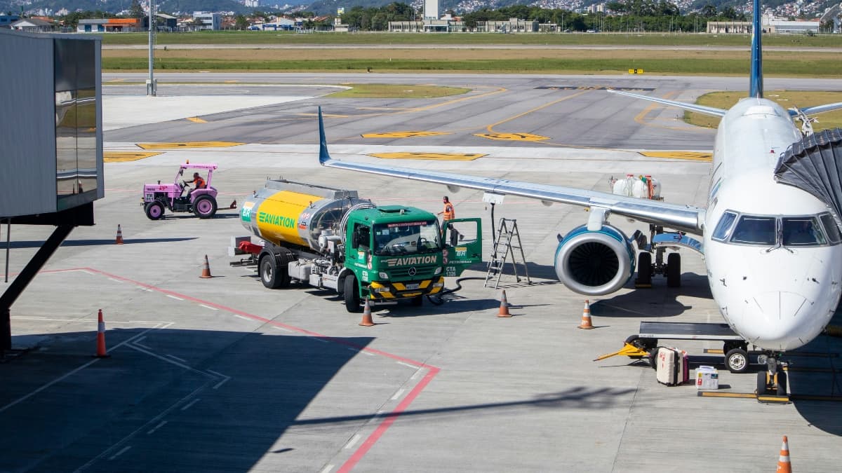 Plane being refuelled