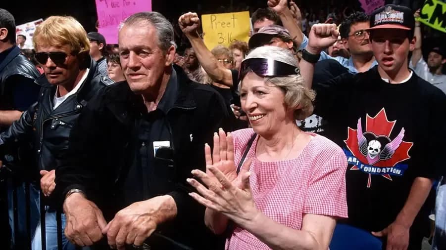 https://cultaholic.com/files/images/5364acf5ad6ac765467d3c811d53f4086b42fd7c-STU-HART-HART-FAMILY.jpg