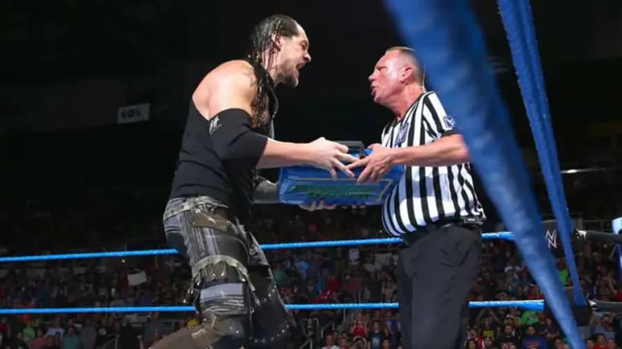 https://cultaholic.com/files/images/54e9f51290586d92274525f752bc2f15a2e1dc4e-Baron-Corbin-cash-in.jpg