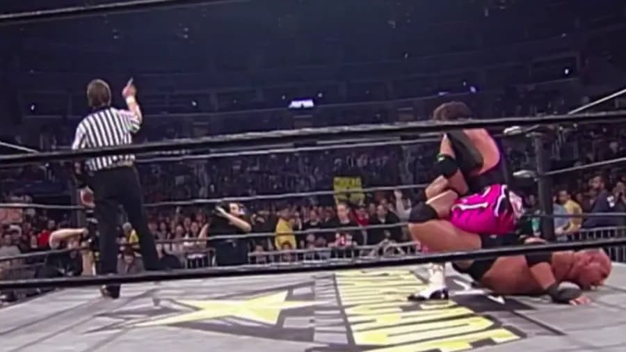 https://cultaholic.com/files/images/62d91c8a7eee03fdc0db4822dbb2f7912cb33821-bret-hart-goldberg-roddy-piper-starrcade-screwjob.jpg