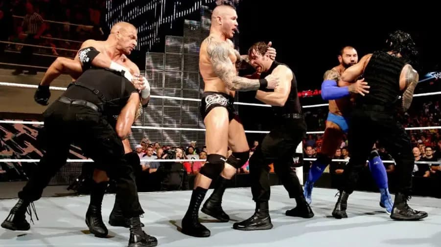 https://cultaholic.com/files/images/66edbf9804de72921e4aa2366ceb3159955f2acf-the-shield-evolution-payback-2014.jpg