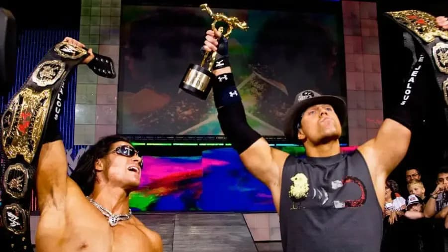 https://cultaholic.com/files/images/67b1d5156ce8daa7590948918525840ec607b2c0-the-dirt-sheet-duo-miz-john-morrison.jpg