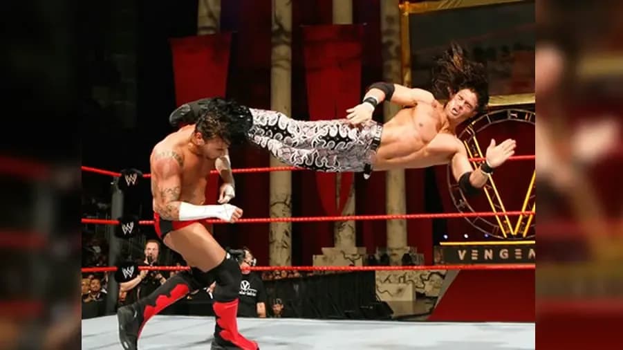 https://cultaholic.com/files/images/6da02dee9bc3fece777a32949d5b81bcfc78167b-john-morrison-cm-punk-veneance-2007.jpg