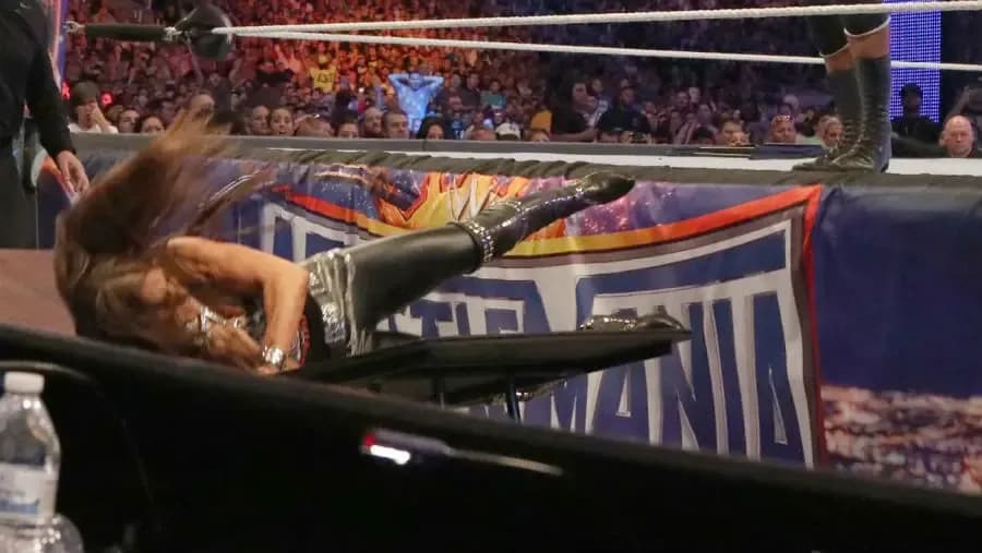 https://cultaholic.com/files/images/8a058a4cffe6c4ea3cd4790fbd7a4fe4d8ee05bd-Stephanie-McMahon-table.jpg