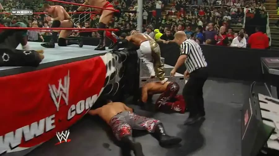 https://cultaholic.com/files/images/9ea5a59bf81b482a5cb2cb091033693c2ca84f13-royal-rumble-2009-mysterio-morrison-miz.jpg