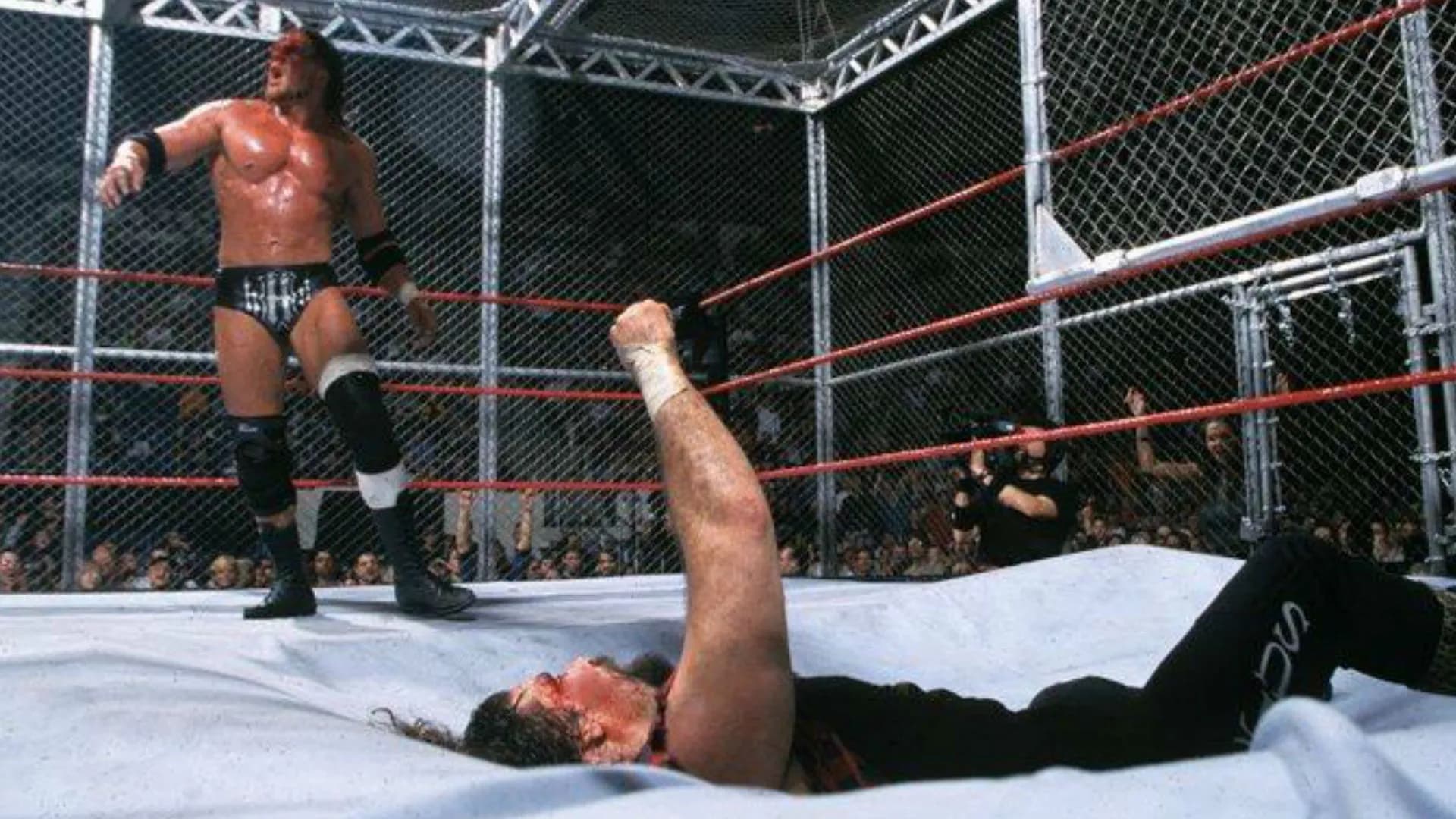 https://cultaholic.com/files/images/d1913b5dc33fb312cb3fb6e840c510ea493c6c11-mick-foley-triple-h-no-way-out-2000.jpg