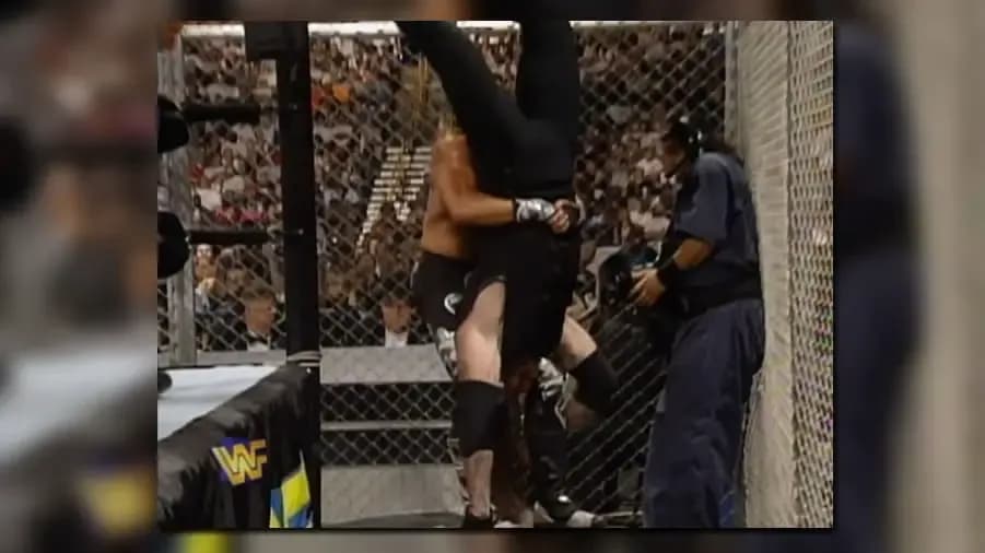 https://cultaholic.com/files/images/f99311f24f09df10ffd4a99fe713613614de0e29-shawn-michaels-the-undertaker-badd-blood-1997-hell-in-a-cell.jpg