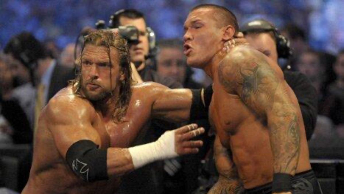 Triple H and Randy Orton on the outside of the ring at WWE WrestleMania 25
