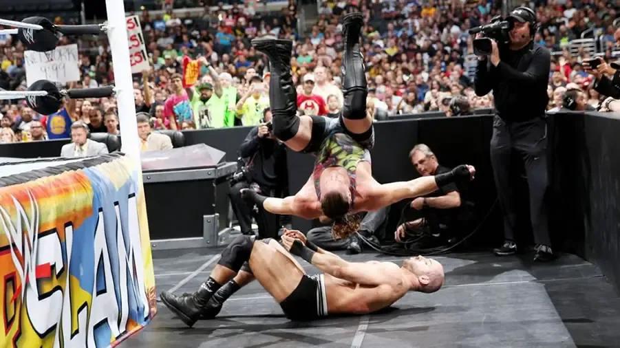 https://cultaholic.com/files/images/1f3f5fa9f4db1bb886cccdff1eaddd2de966a458-rob-van-dam-cesaro-summerslam-2014.jpg