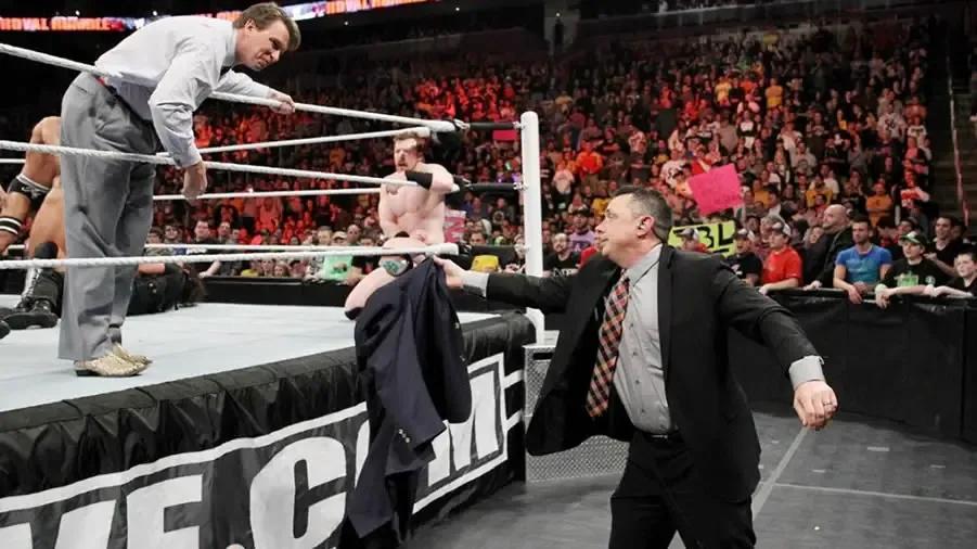 https://cultaholic.com/files/images/2b10a8449b42b28d98e80a2815aeccbeb06fc4e1-jbl-michael-cole-royal-rumble-2014.jpg