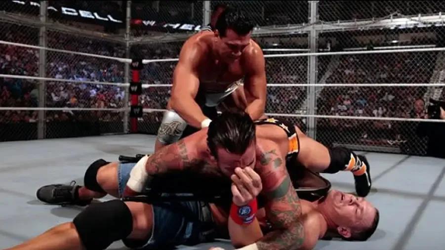 https://cultaholic.com/files/images/41dd2aab64973327d1481180d02c5e3a9baa371f-del-rio-cena-punk-hell-in-a-cell-2011.jpg