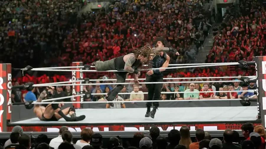 https://cultaholic.com/files/images/5abe19e27656086b46e05fce77b53af27092228e-royal-rumble-2017-roman-reigns-bray-wyatt-randy-orton.jpg