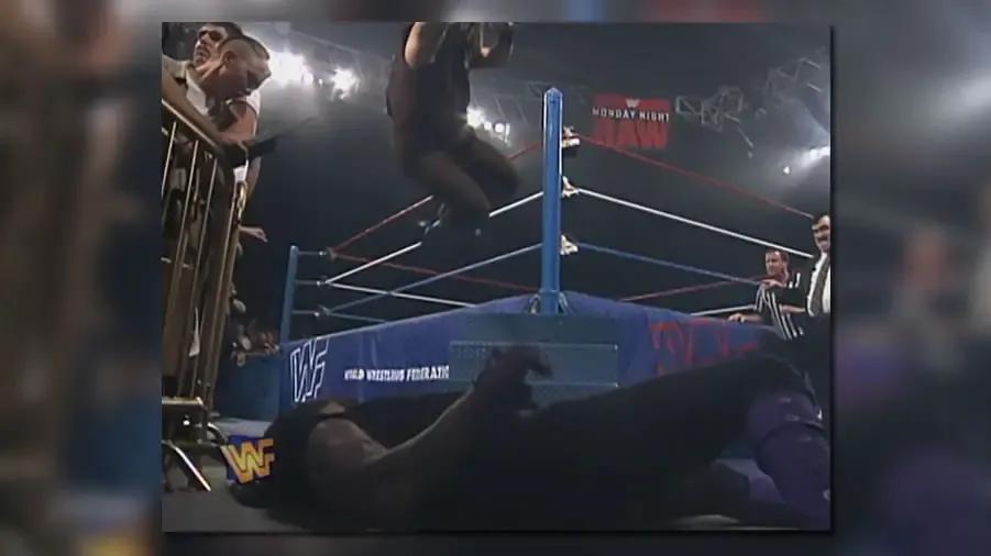 https://cultaholic.com/files/images/964de7cbed33909885f40c06a5c7319cb1320352-the-undertaker-mankind.jpg