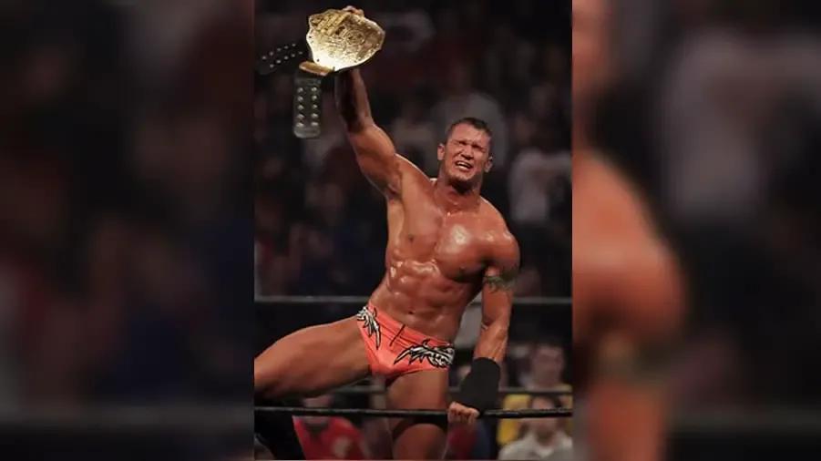 https://cultaholic.com/files/images/b0a4bfc747b9f37e2b6bda0a1f602bb4965a508a-SUMMERSLAM-2004-RANDY-ORTON.jpg