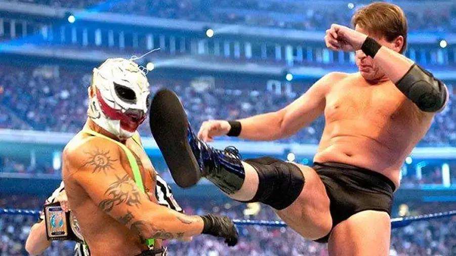 https://cultaholic.com/files/images/d0146ae9dd5d91abe17de59634f9a453ea1a38ae-jbl-rey-mysterio-wrestlemania-25.jpg