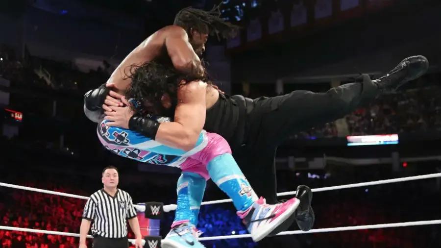 https://cultaholic.com/files/images/d51fee093152e0525ebe02154077192cb1e7c4c1-Kofi-Kingston-roman-Reigns.jpg