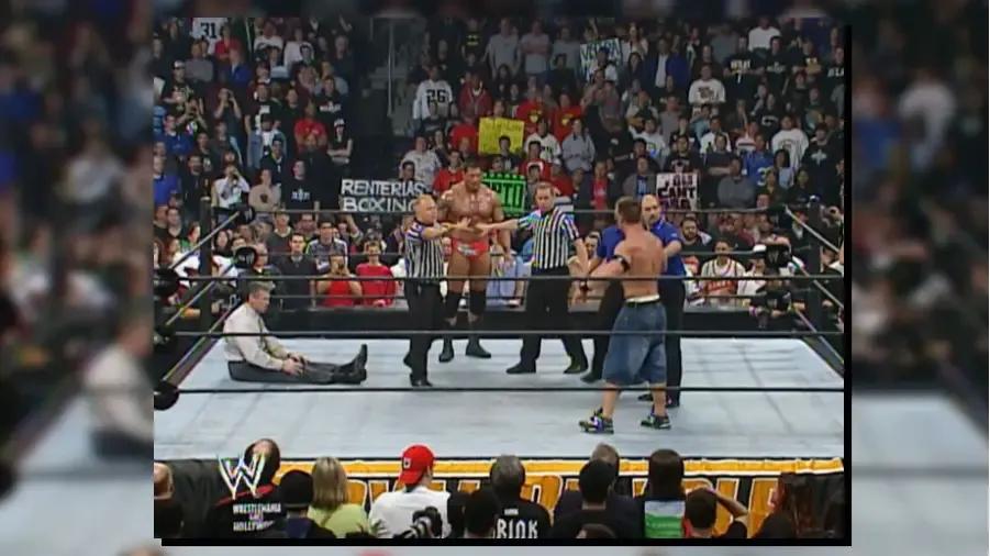 https://cultaholic.com/files/images/dca2aba6ebf008beafc038c9fe55f52aeefddc91-royal-rumble-2005-cena-batista-vince-.jpg