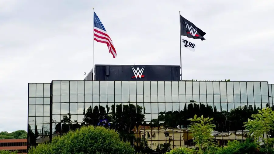 Report: WWE Management Unhappy With Fans Asking For Lots Of Merchandise To Be Signed